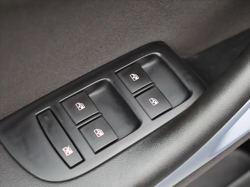 Opel Zafira 1,4 T 103kW Automat Aut. Klima - fotka 15 z 31