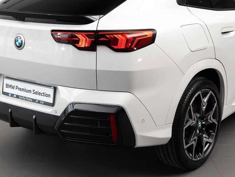 BMW X2 sDrive20i - fotka 9 z 22