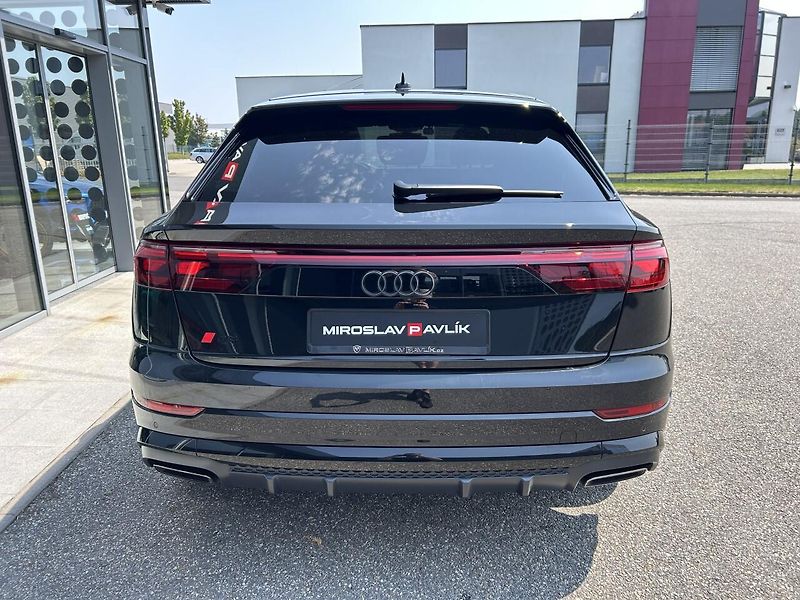 Audi Q8 50 TDI quattro ZÁRUKA - fotka 6 z 35