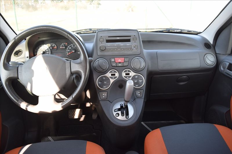 Fiat Panda 1,2 i 44KW AUTOMAT KLIMA ALU - fotka 29 z 49