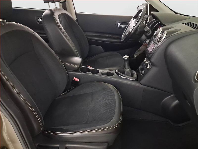 Nissan Qashqai (2013) 1.6, Tempomat, Park. senzory - fotka 9 z 15