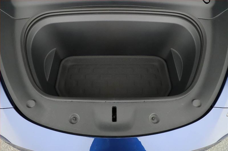 Tesla Model Y (2024) Long Range AWD 79kWh, SoH 95% - fotka 9 z 20