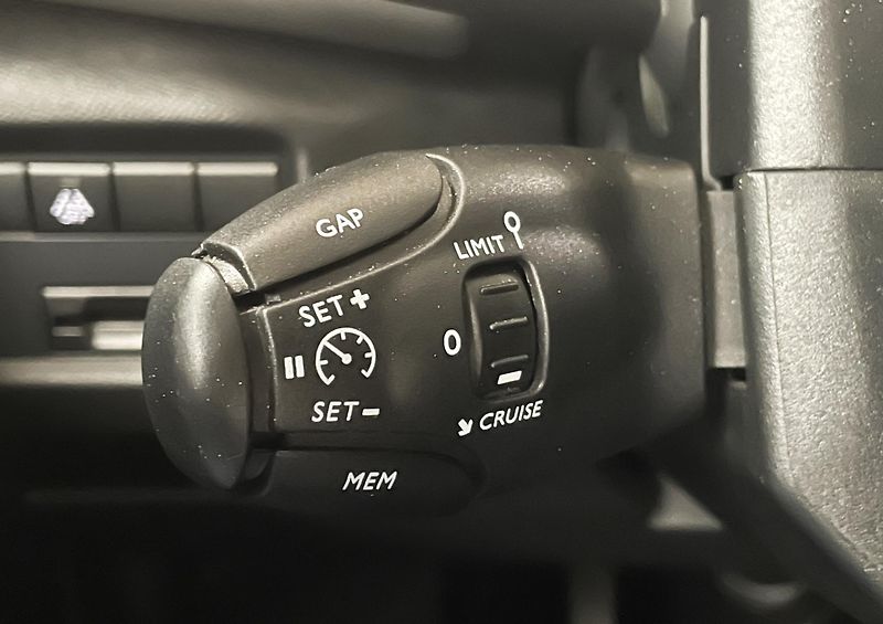 Citroën C5 Aircross 1.5 BlueHDI 130 FEEL PACK, ČR - fotka 23 z 30