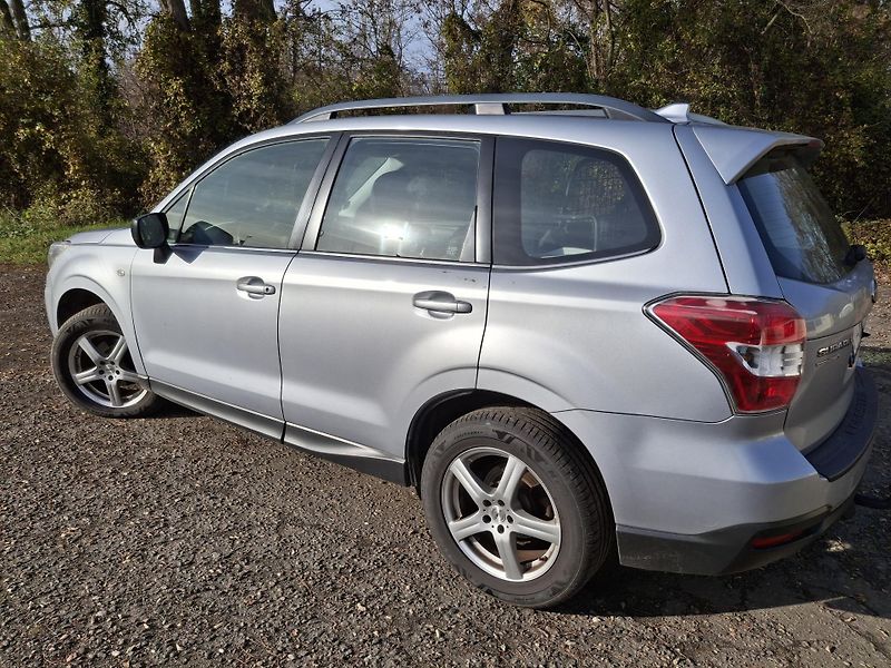 Subaru Forester 2.0 benzin  Rezervace - fotka 4 z 43