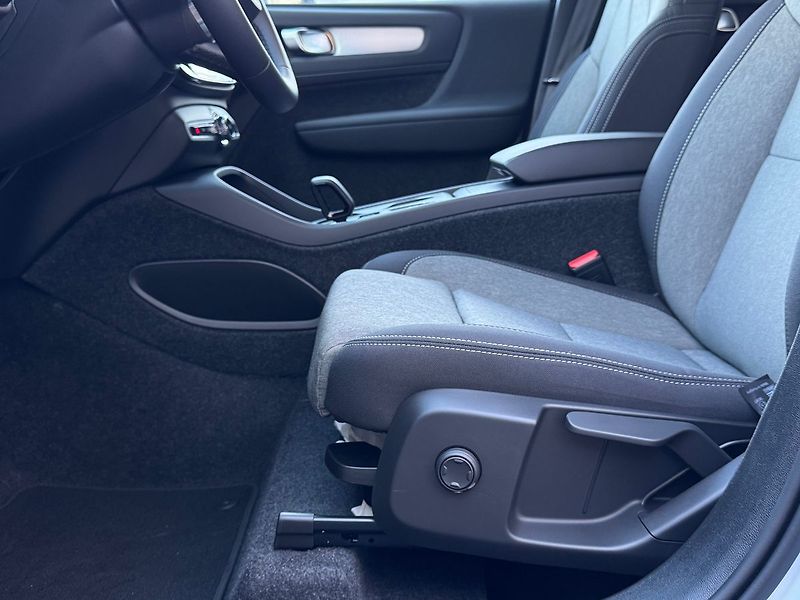 Volvo XC40 (2026) CORE B3, 360°, FULL LED - fotka 9 z 19
