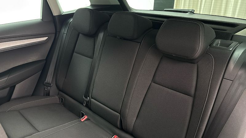 Škoda Karoq 1.5 TSI DSG Drive - fotka 16 z 26