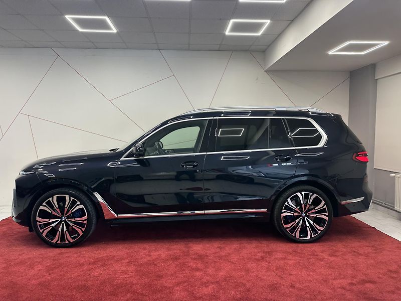 BMW X7 (2023) M60i Imdividual*CZ*DPH*Záruka! - fotka 2 z 24