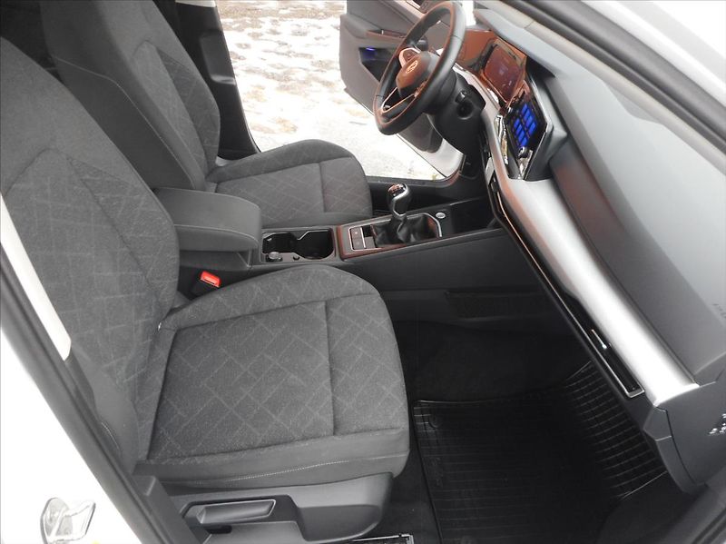 Volkswagen Golf 1,5 TSi 1.Majitel ČR - fotka 16 z 23