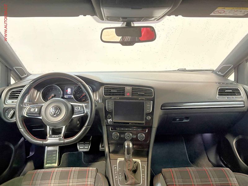 Volkswagen Golf (2015) 2.0 TFSi, GTi, DSG, bixen - fotka 8 z 18
