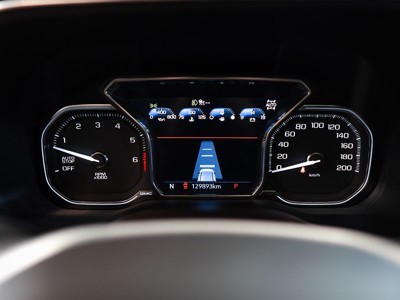 GMC Yukon (2021) 6.2 XL Denali Ultimate Air 4WD - fotka 27 z 44
