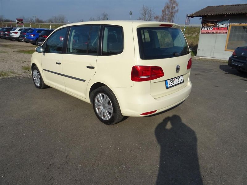 Volkswagen Touran 1,6 TDi 77 kW - fotka 7 z 25