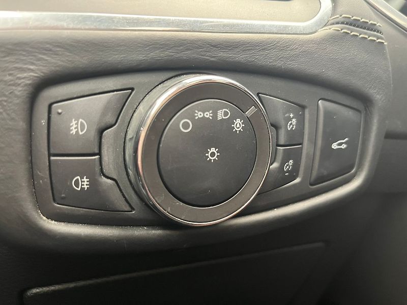 Ford S-MAX 2.0 140kW VIGNALE WEBASTO - fotka 66 z 76