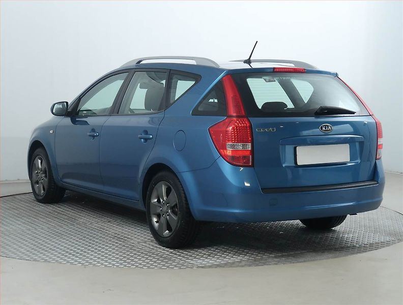 Kia Ceed (2010) 1.4 CVVT, po STK, jezdí skvěle - fotka 4 z 16
