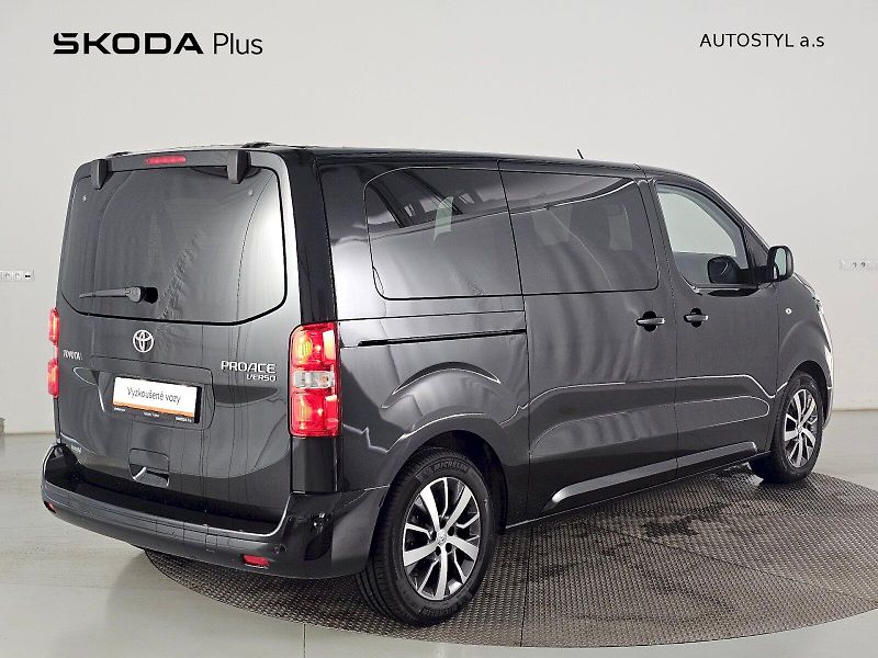 Toyota ProAce Verso (2024) 2.0D 106kW FAMILY 8S WEBASTO - fotka 2 z 35