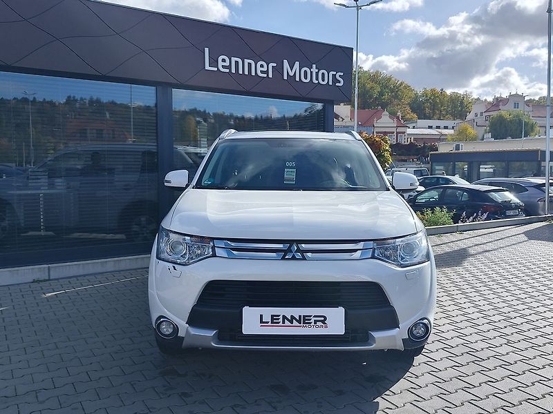Mitsubishi Outlander 2.2 DI-D/110kW 4x4,7 Míst - fotka 2 z 36