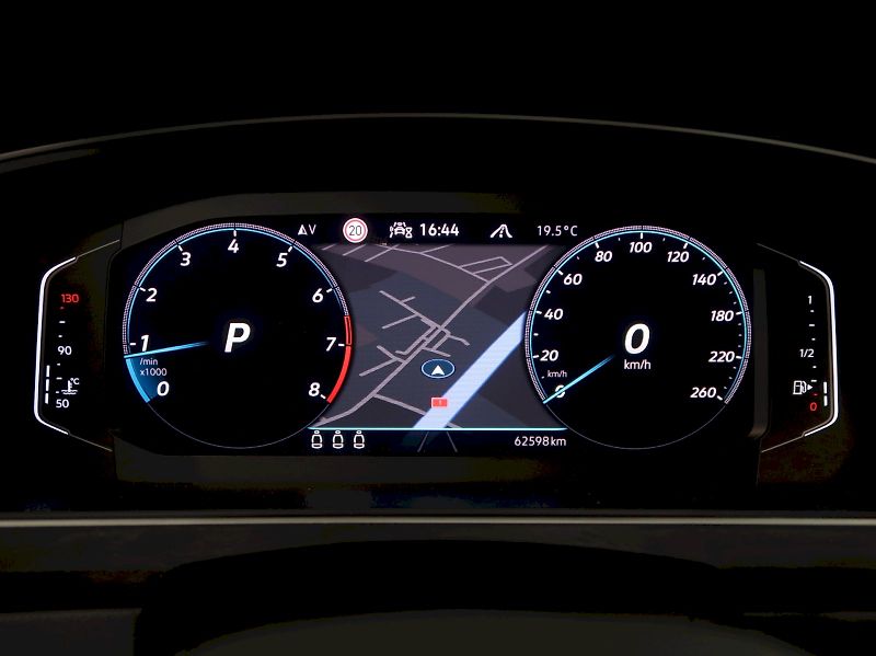 Volkswagen Tiguan (2021) R-LINE 2.0TSI 140KW 4x4 DSG - fotka 17 z 40