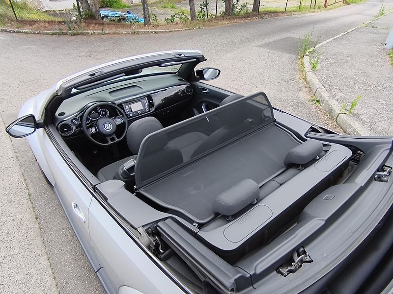 Volkswagen Beetle (2013) 1,2 TSI Cabrio Sport - fotka 29 z 35