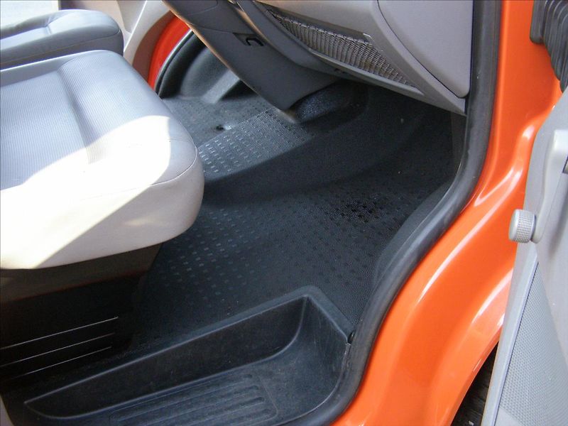 Volkswagen Transporter 1,9   DVOJKABINA 1 MAJITEL 6 m - fotka 25 z 27