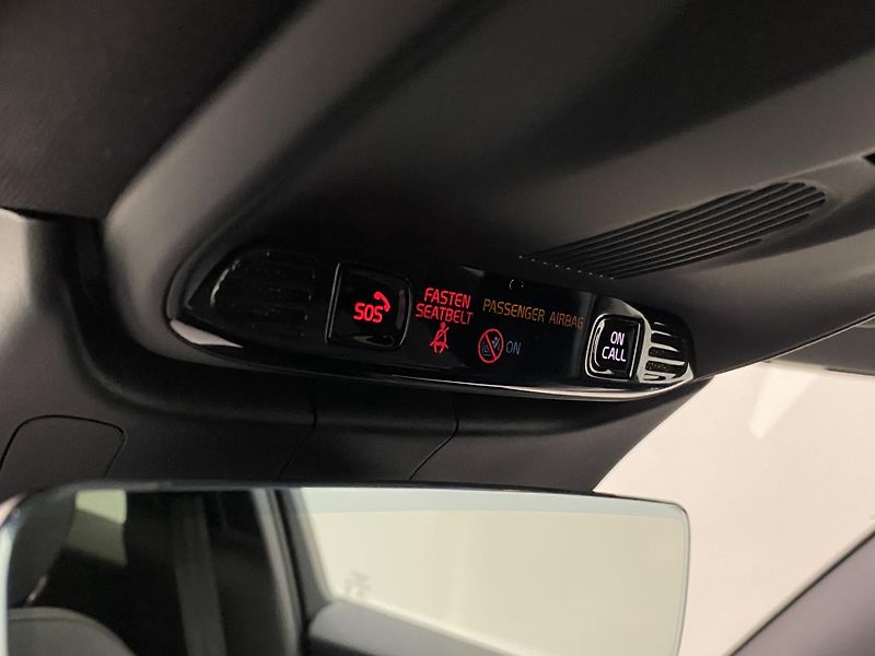Volvo V60 B4 DARK PLUS AUT  - fotka 32 z 45
