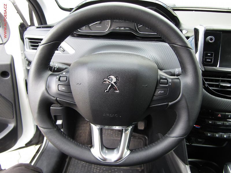 Peugeot 2008 (2019) 1.2 PT, ČR, AT - fotka 19 z 20