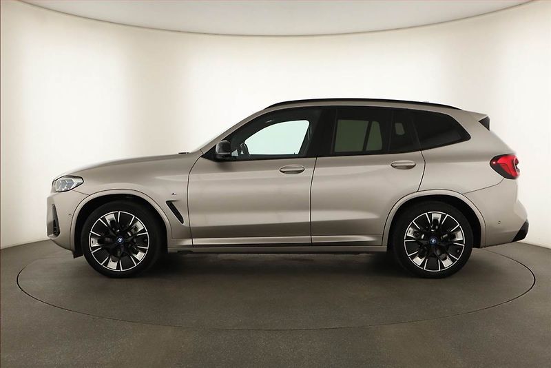 BMW iX3 (2022) M Sport 80 kWh, SoH 95% - fotka 3 z 21
