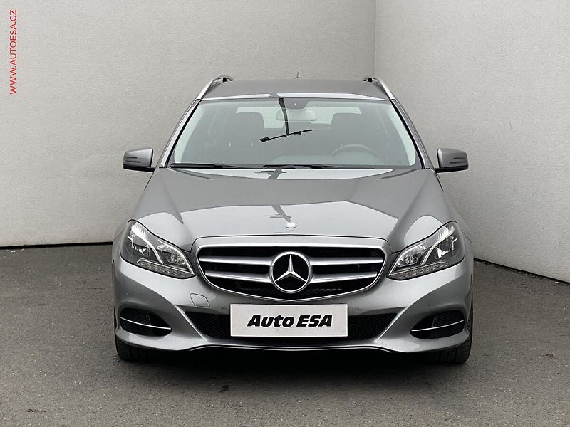 Mercedes-Benz Třídy E (2014) 2.2 CDi E250 4Matic, AT - fotka 2 z 21
