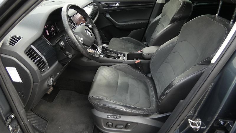 Škoda Kodiaq 2,0 TSI DSG 4x4 STYLE - fotka 19 z 26