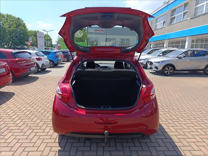 Peugeot 208 1,2 i - fotka 17 z 17