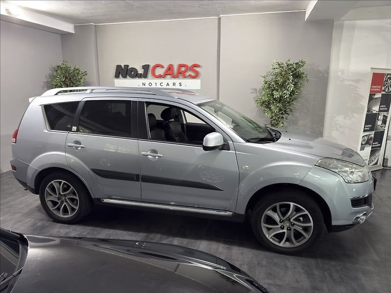 Citroën C-Crosser 2,2   HDI AWD EXCLUSIVE XENON - fotka 33 z 38