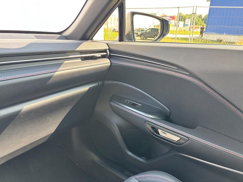 Lexus LBX 1.5 HSD e-CVT Emotion Tech - fotka 21 z 27