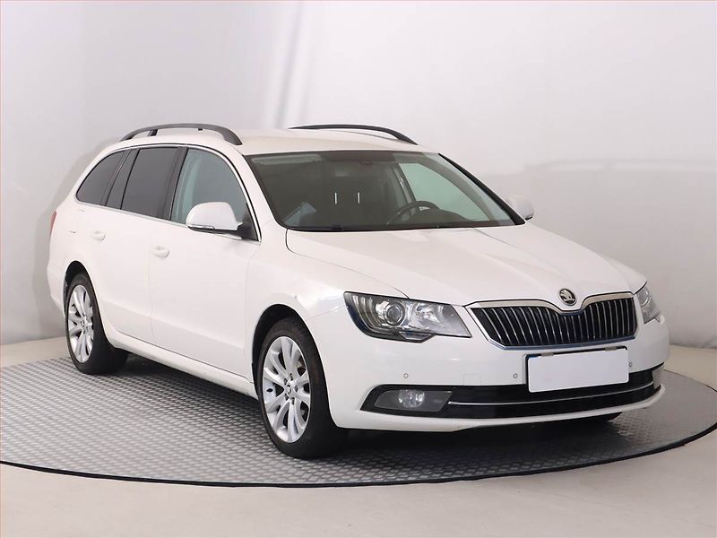 Škoda Superb (2014) 2.0 TDI, 4X4, Navi, Xenony - fotografie inzerátu