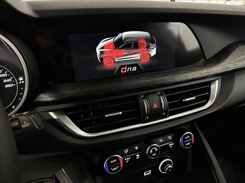 Alfa Romeo Stelvio 2.2JTDM 154kW Q4 SUPER 2XKOLA - fotka 23 z 40