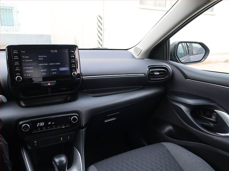 Toyota Yaris (2023) 1.5 VVT-i Hybrid, Automat - fotka 8 z 18