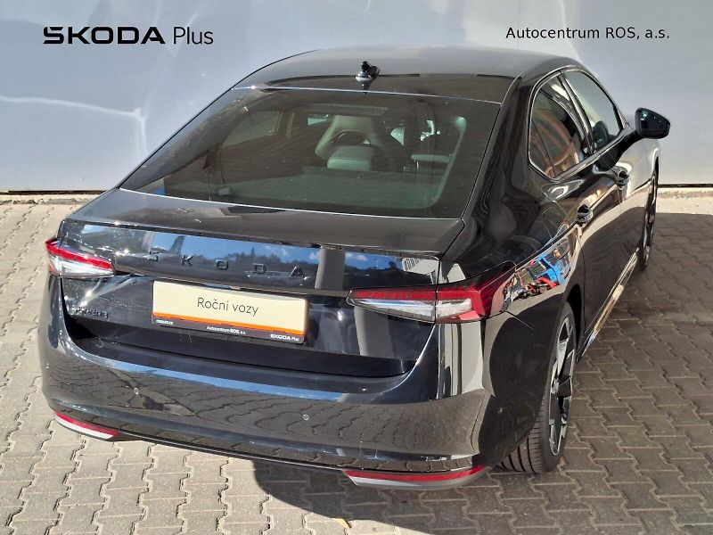 Škoda Superb (2026) SPORTLINE 150/2.0 TSI A7A - fotka 2 z 32