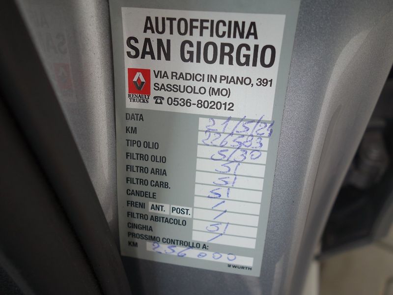 Audi A4 (2015) 2.0TDI 110kW 8A -NAVIGACE - fotka 33 z 35