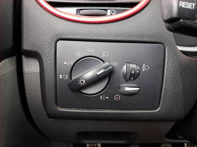 Ford Focus (2010) 1.6 16V, nová STK - fotka 16 z 16