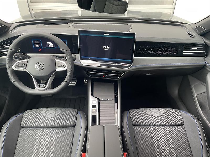 Volkswagen Passat (2025) 1,5 TSI 200 kW eHybrid  R-Line - fotka 9 z 16