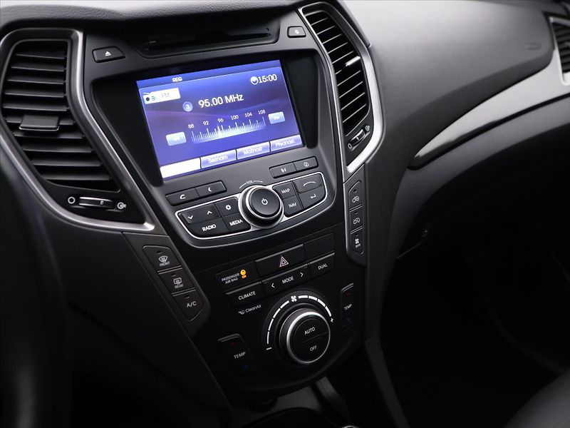 Hyundai Grand Santa Fe 2,2 CRDI 145kW CZ Luxury DPH - fotka 21 z 32