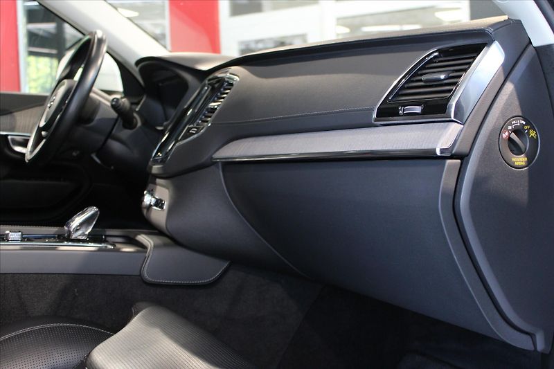 Volvo XC90 B5 AWD 173 kW Inscription Pole - fotka 27 z 36