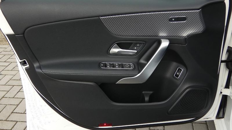 Mercedes-Benz Třídy A 180 Sedan Progessive - fotka 8 z 21