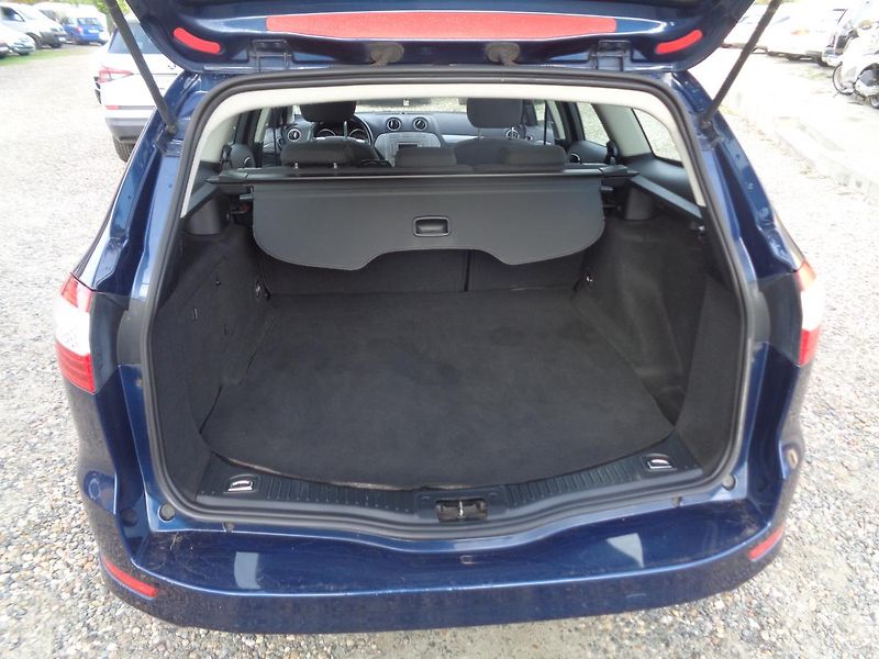Ford Mondeo 2,0 - fotka 12 z 12
