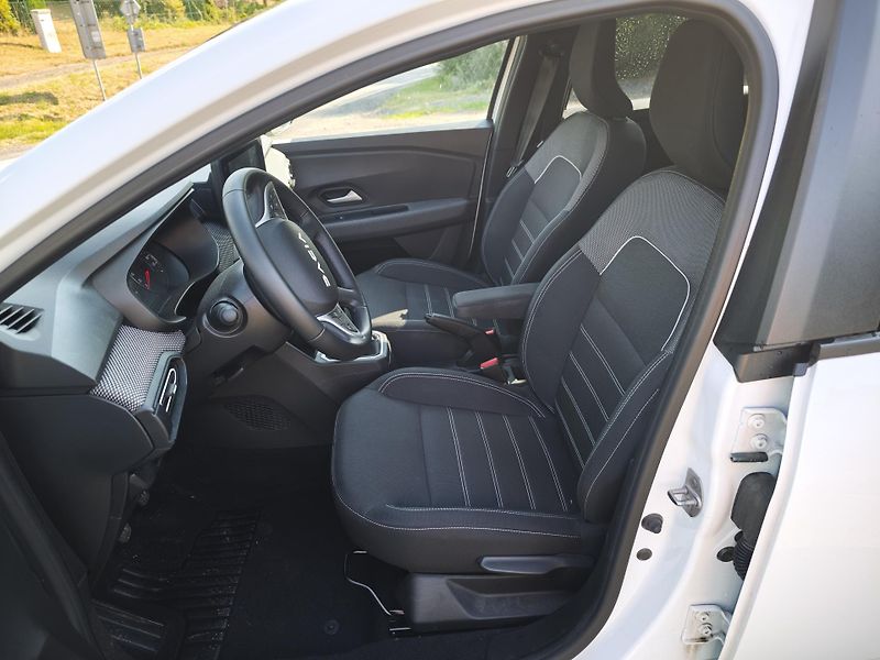 Dacia Jogger (2025) 7míst, LPG, tažné, EasyServis  - fotka 3 z 17