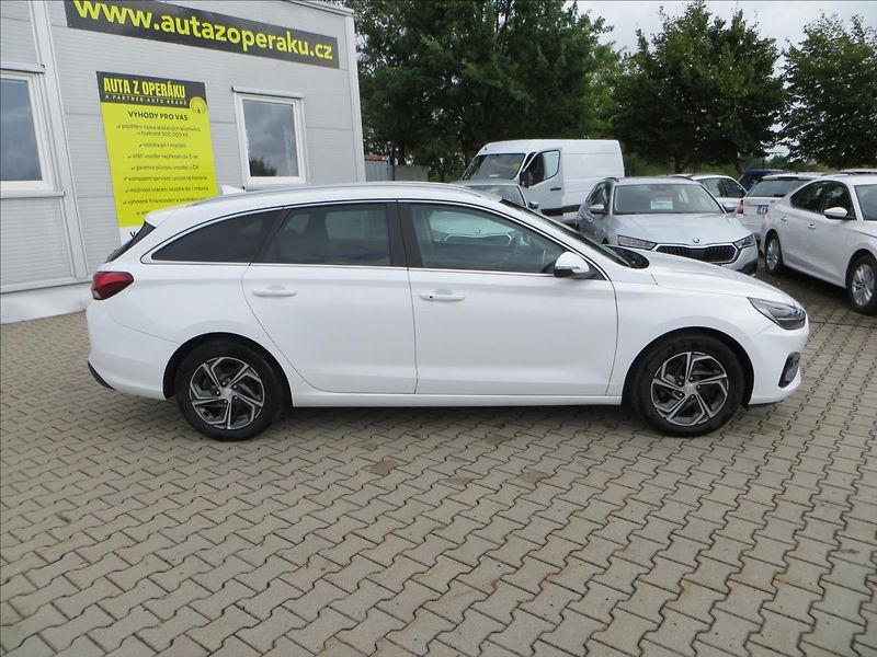 Hyundai i30 1,0 T-GDI DCT Comfort ČR - fotka 10 z 23