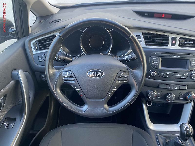 Kia Ceed (2013) 1.6 GDi, AC, TZ - fotka 11 z 16