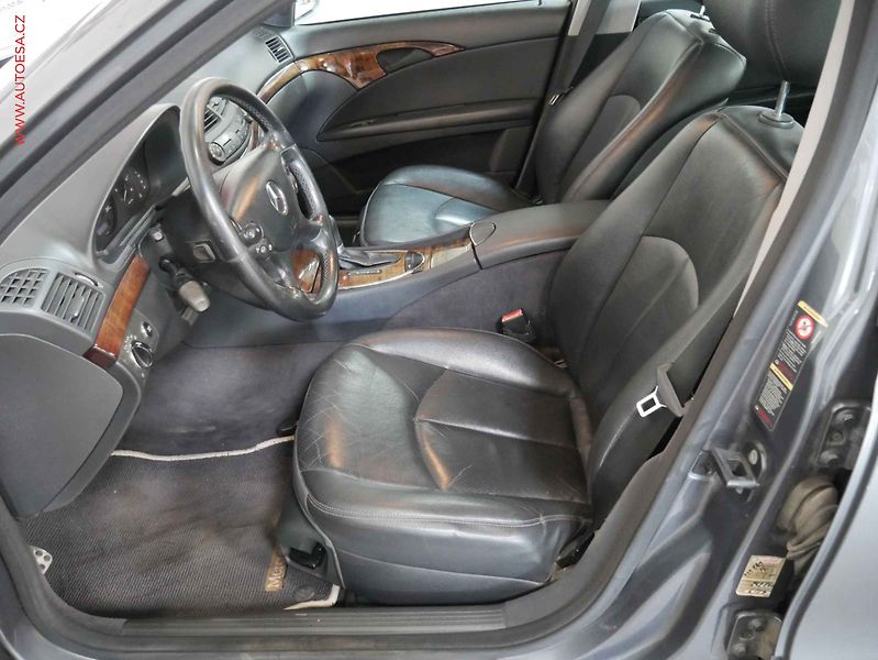 Mercedes-Benz Třídy E (2006) 3.0 Cdi 4Mat, AT, xenon, kůže - fotka 9 z 21