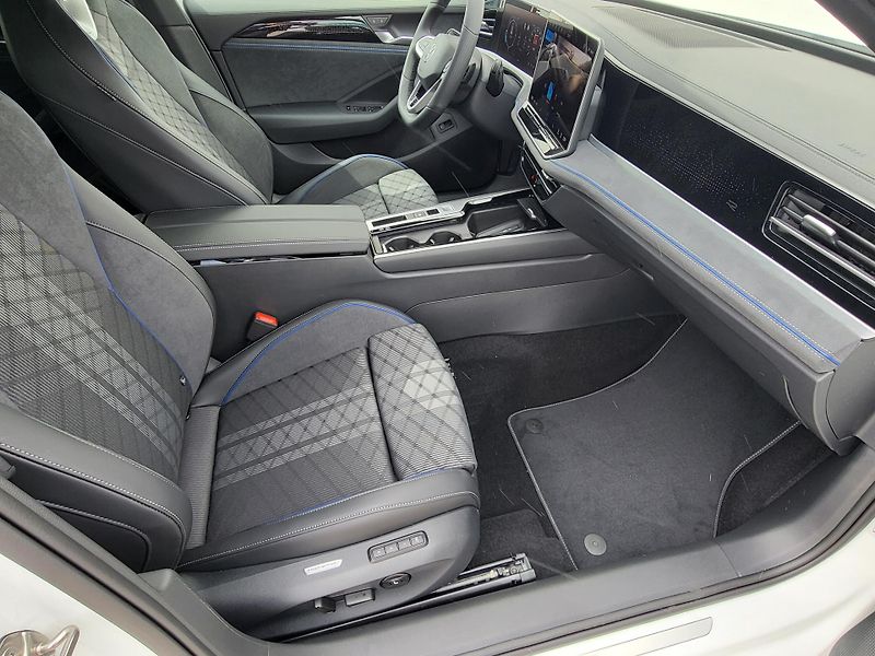 Volkswagen Passat (2026) R-Line 2,0 TDI 110KW-nové - fotka 29 z 29