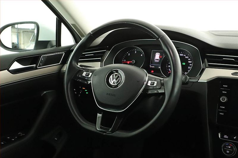 Volkswagen Passat (2018) Highline 2.0 TDI, Automat, ČR - fotka 15 z 18