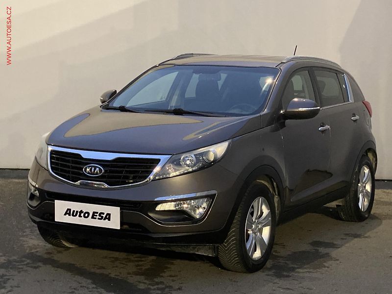 Kia Sportage (2012) 1.7 CRDi, Active, kamera - fotka 3 z 16