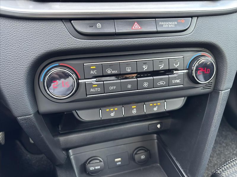 Kia Ceed 1,5 TGDi TOP ZÁRUKA CARPLAY - fotka 26 z 39