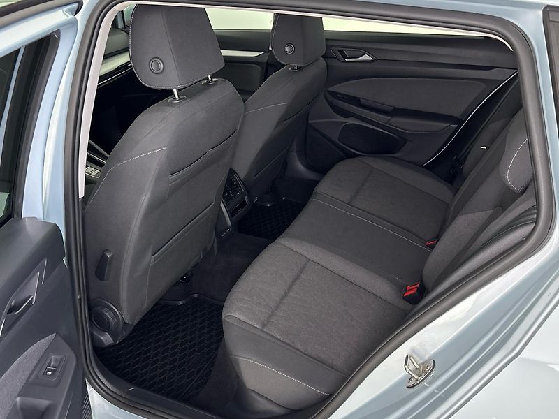 Volkswagen Golf Life DSG - fotka 8 z 30